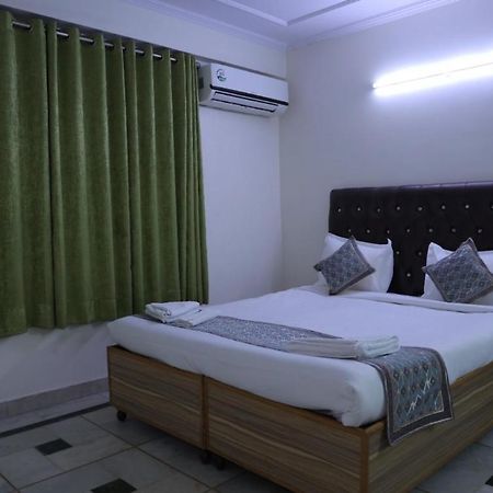 Hotel Star Palace - Near Karol Bagh Metro Delhi  Buitenkant foto