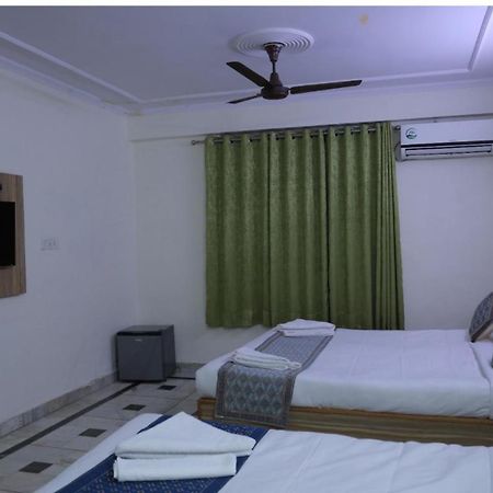 Hotel Star Palace - Near Karol Bagh Metro Delhi  Buitenkant foto