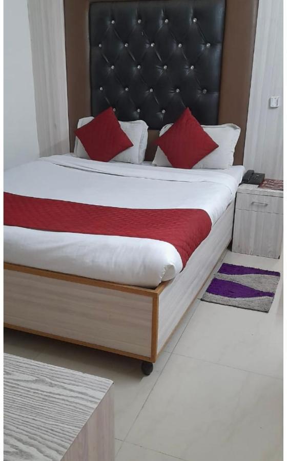 Hotel Star Palace - Near Karol Bagh Metro Delhi  Buitenkant foto