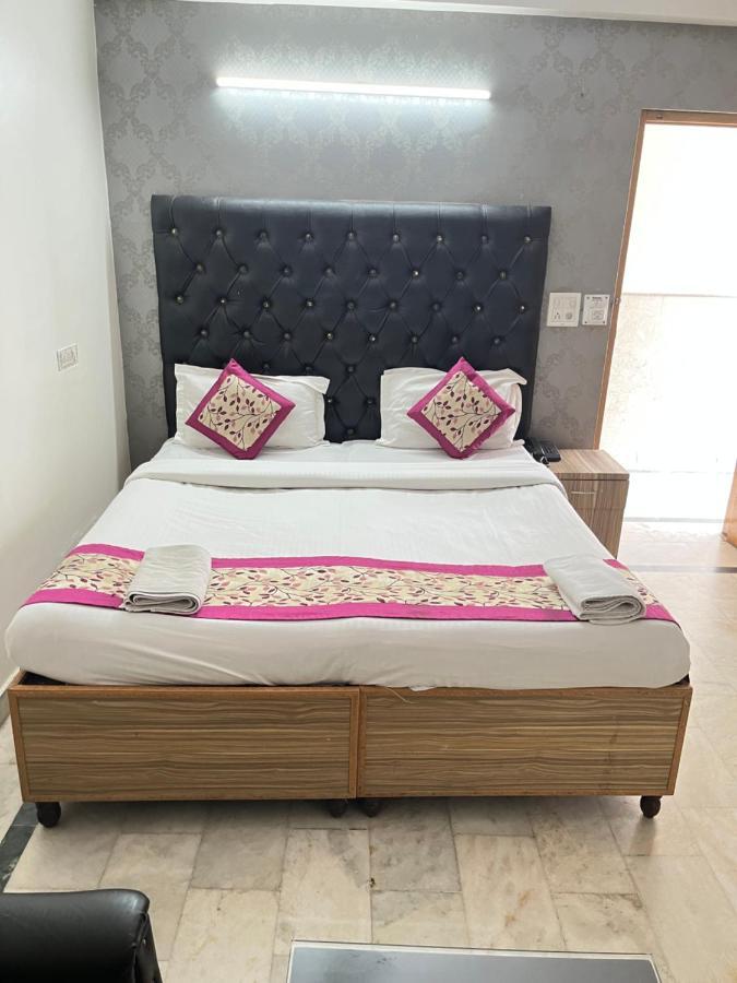 Hotel Star Palace - Near Karol Bagh Metro Delhi  Buitenkant foto