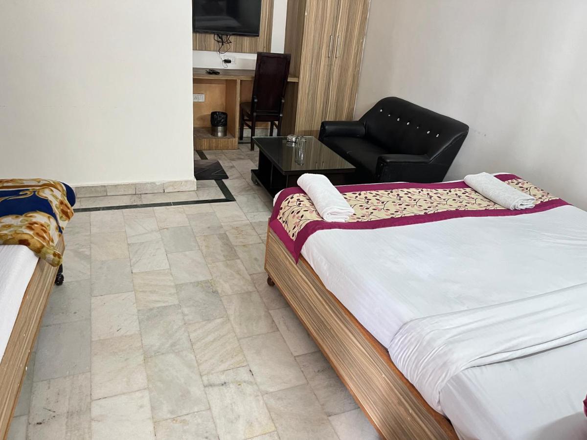 Hotel Star Palace - Near Karol Bagh Metro Delhi  Buitenkant foto
