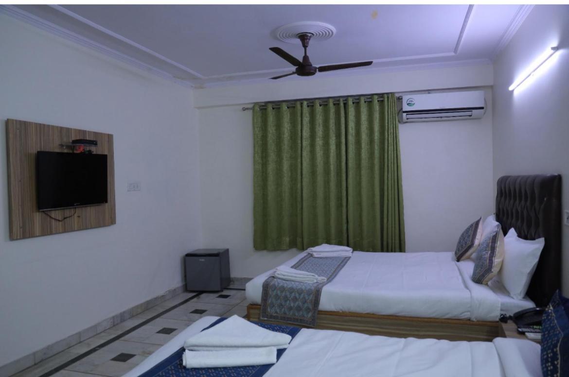Hotel Star Palace - Near Karol Bagh Metro Delhi  Buitenkant foto