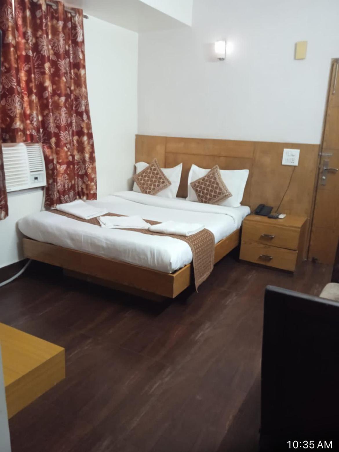 Hotel Star Palace - Near Karol Bagh Metro Delhi  Buitenkant foto